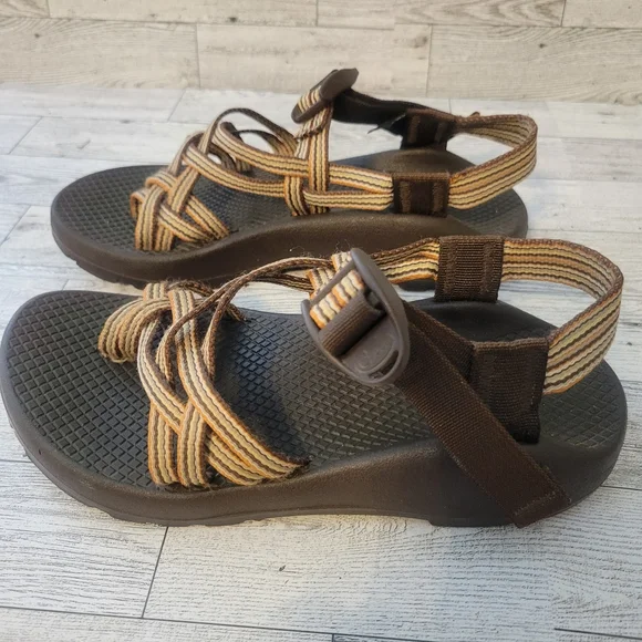 Sold Chaco Womens 6  Sandals Strappy Sports Hicking Vibram Sole  Brown Orange. - Picture 2 of 7